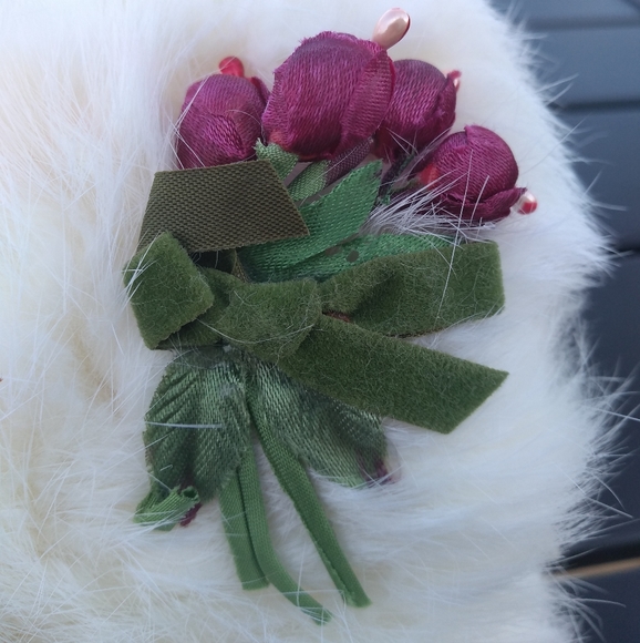 * HOST PICK * Vintage Child's White Faux Fur Muff, Red Flower Accents, H… - Picture 6 of 10